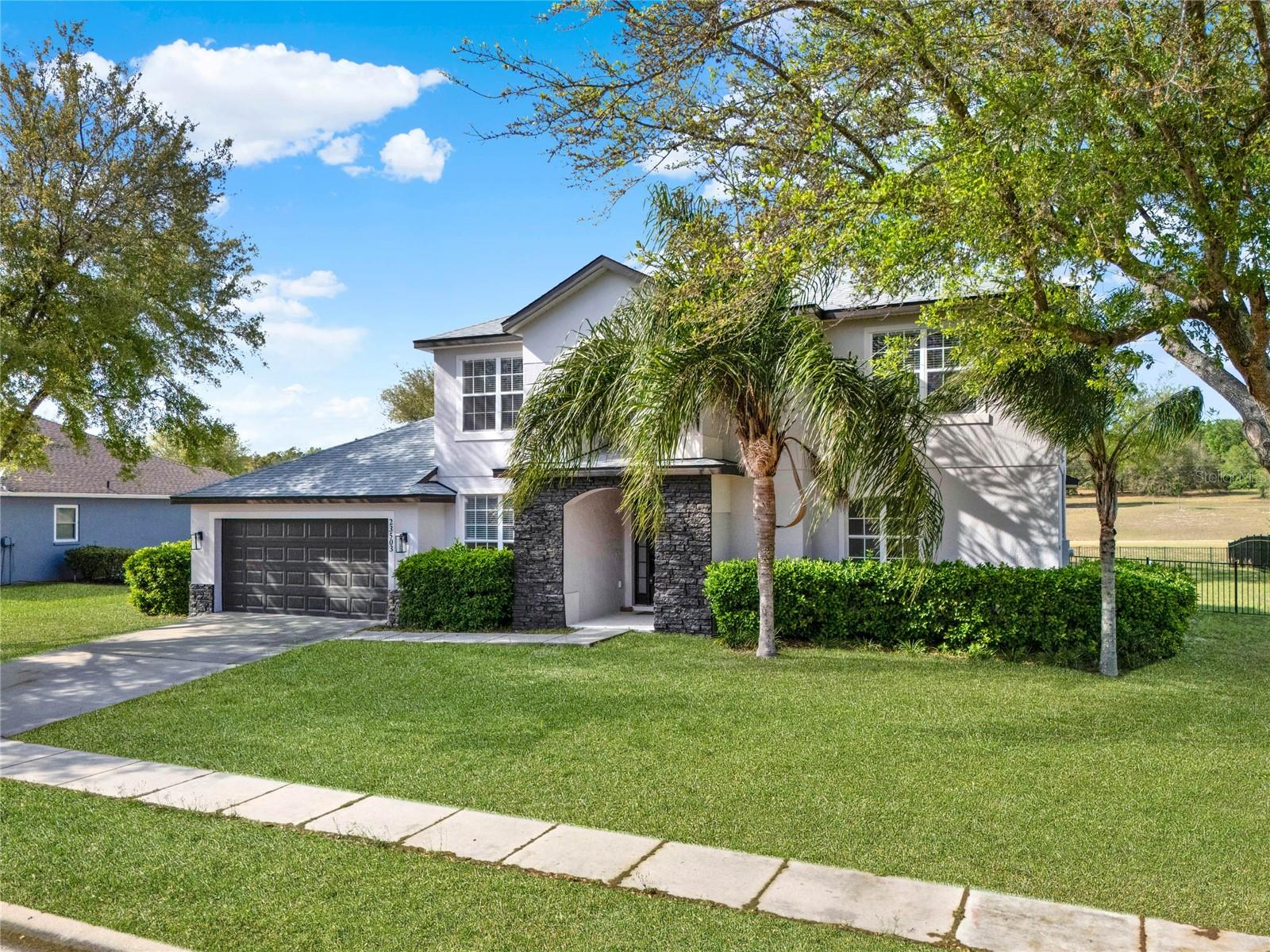 Listing photo 2 for 23503 Valderama Ln