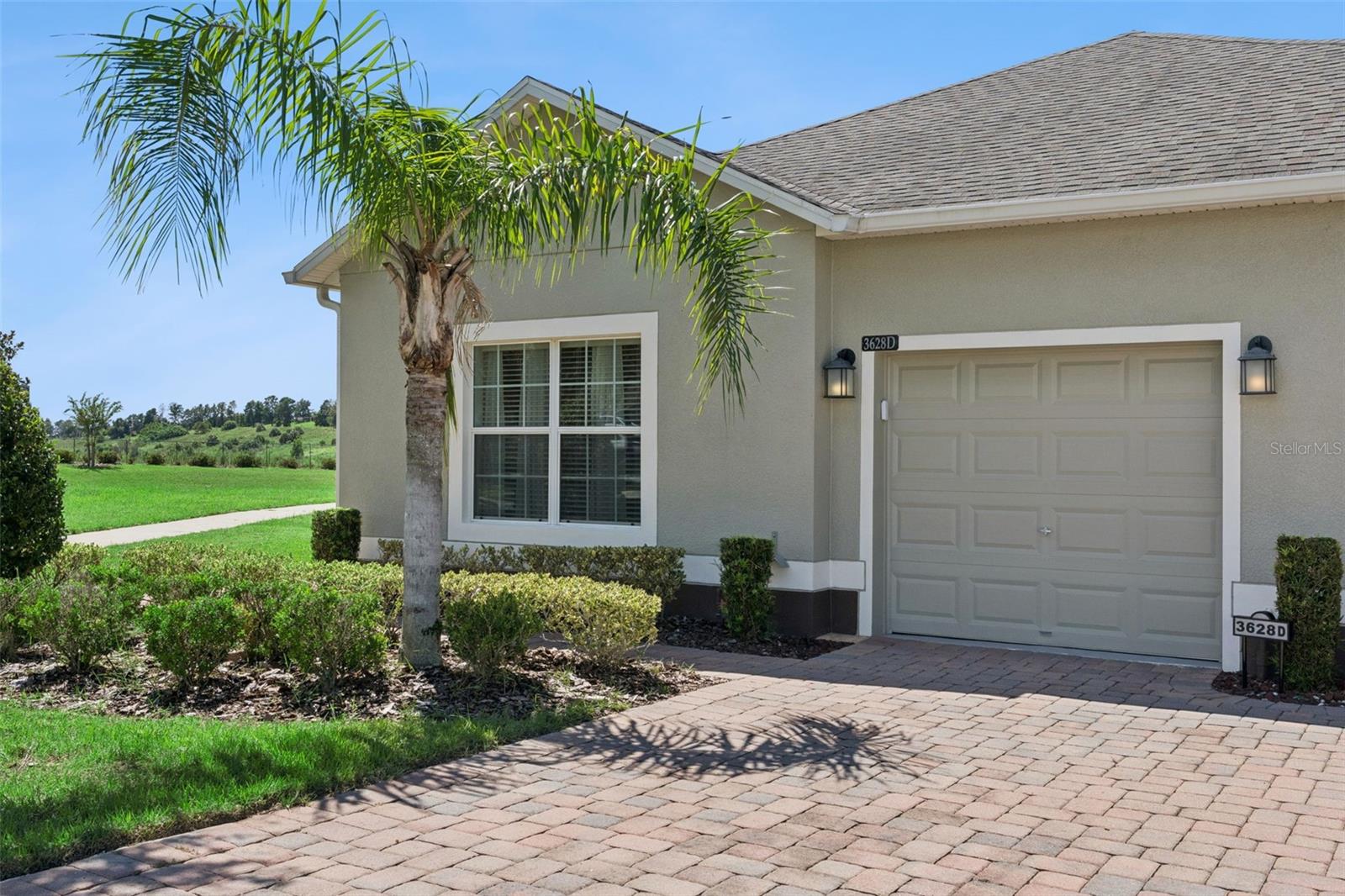 Listing photo 1 for 3628 Solana Cir #d