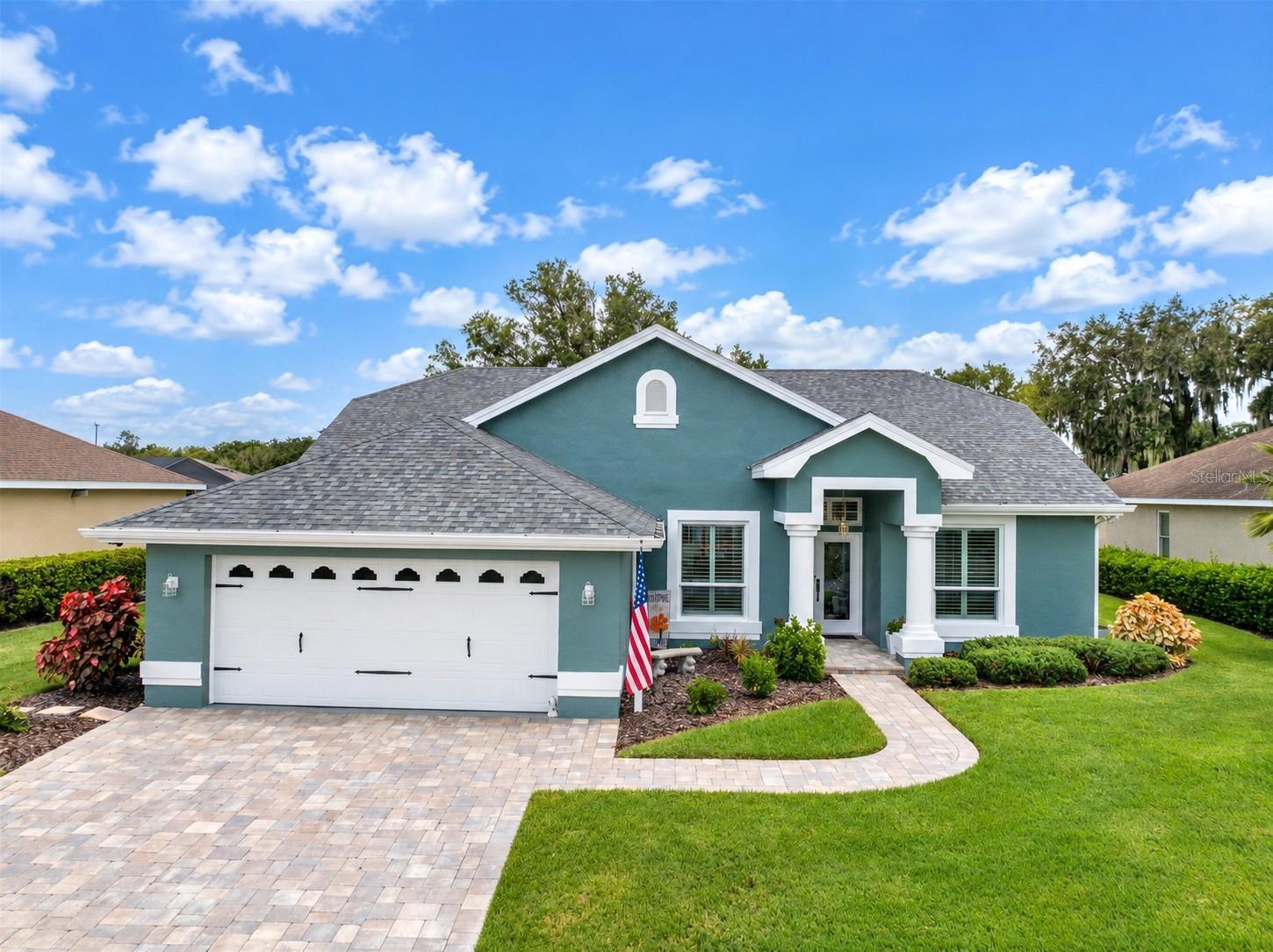 Listing photo 1 for 4465 Fairway Oaks Dr