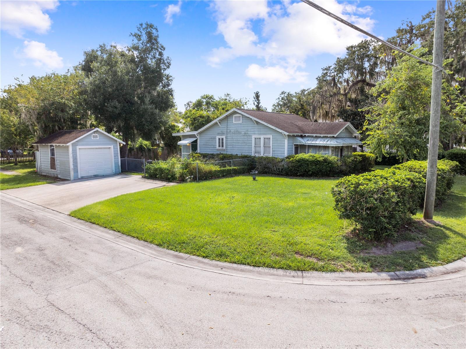 Listing photo 2 for 213 N Clyde Ave