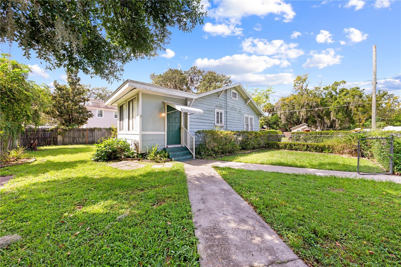Listing photo 3 for 213 N Clyde Ave