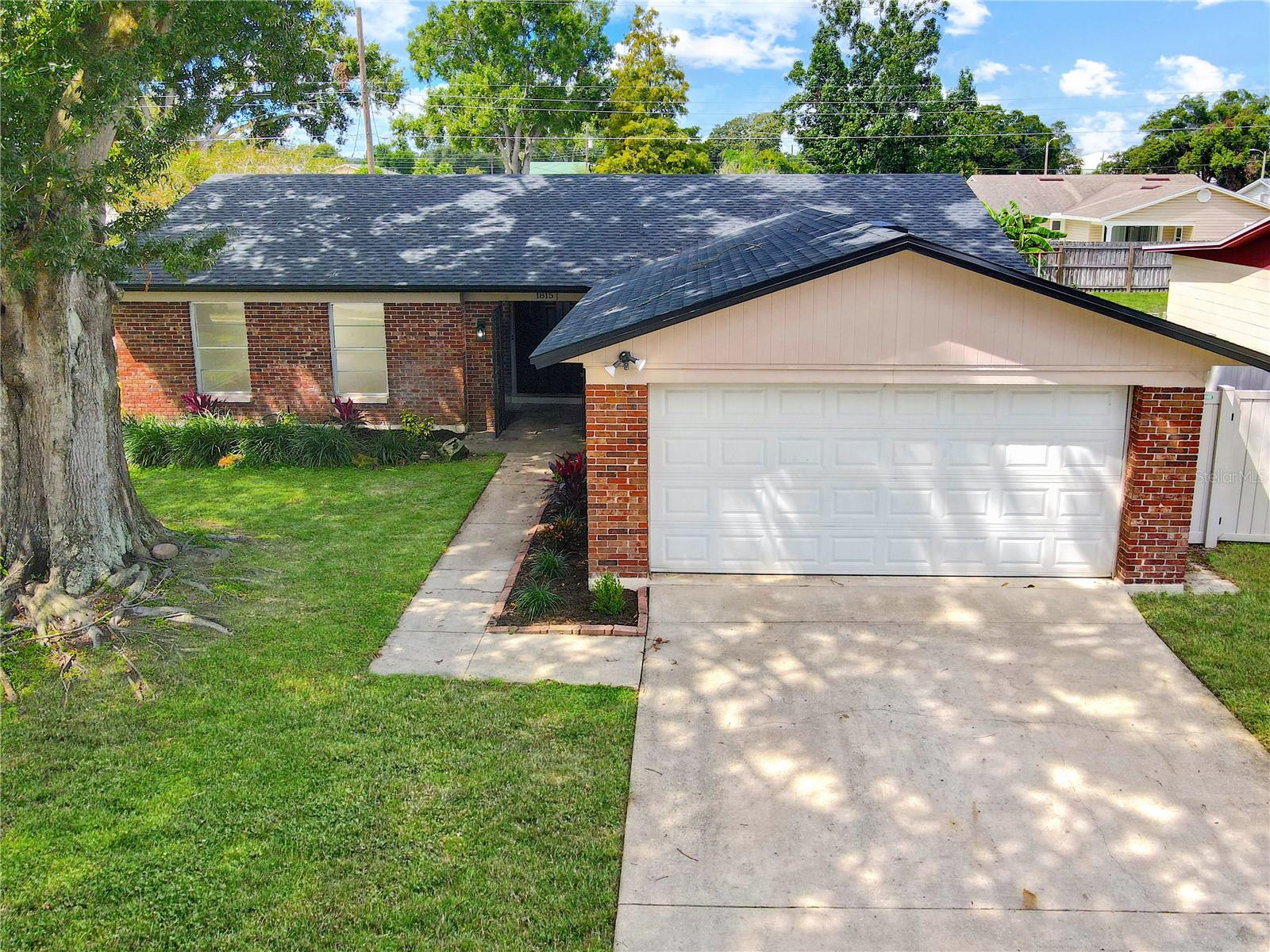 Listing photo 1 for 1815 Lowry Ave