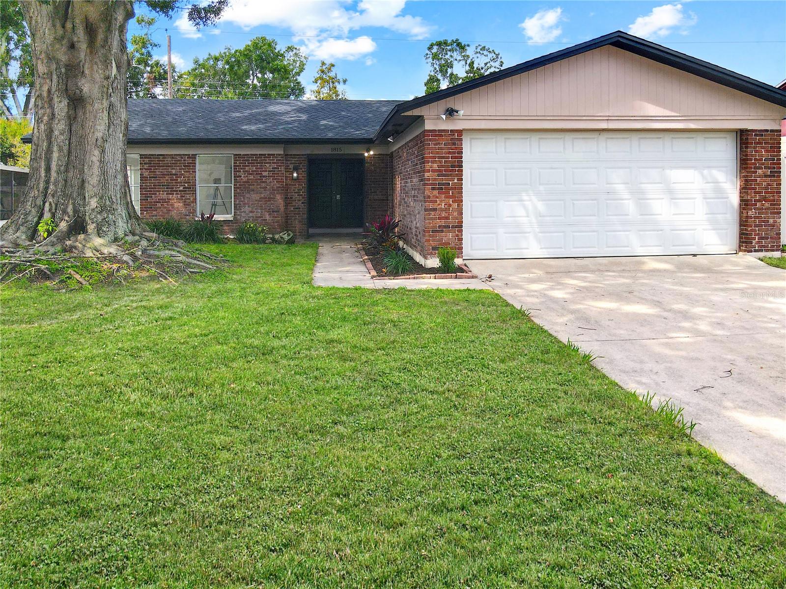Listing photo 2 for 1815 Lowry Ave