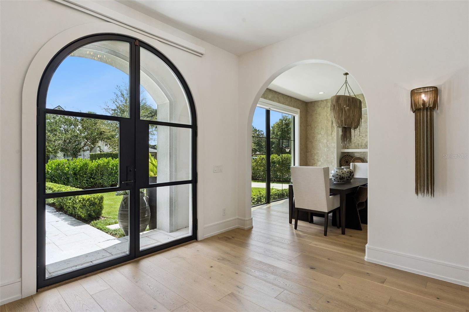 Listing photo 3 for 1631 Hillcrest Ave