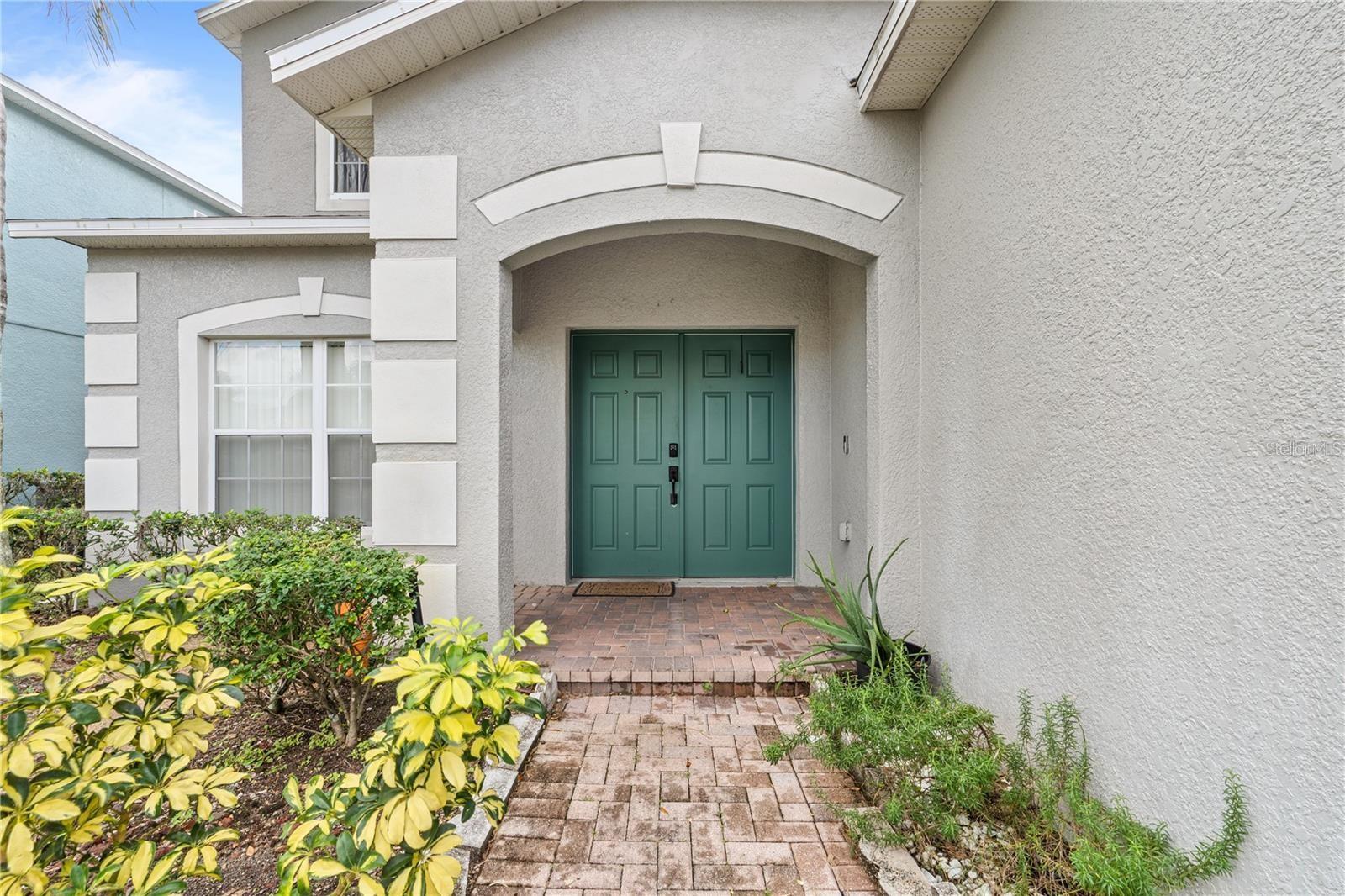 Listing photo 2 for 351 Bridgewater Dr