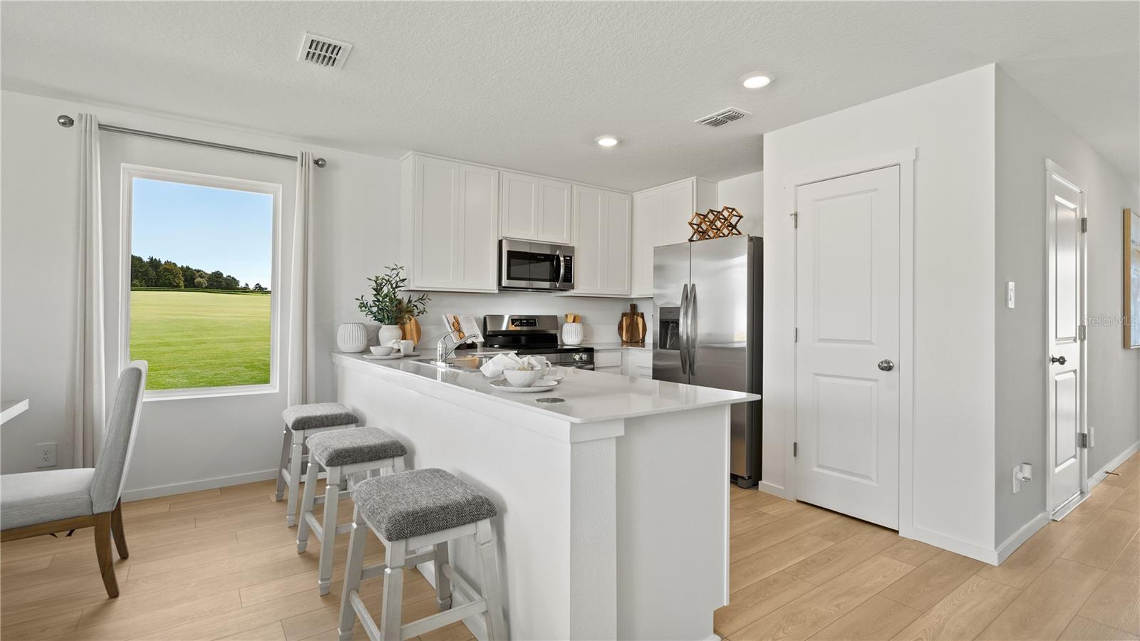 Listing photo 2 for 3303 Wandel Ter
