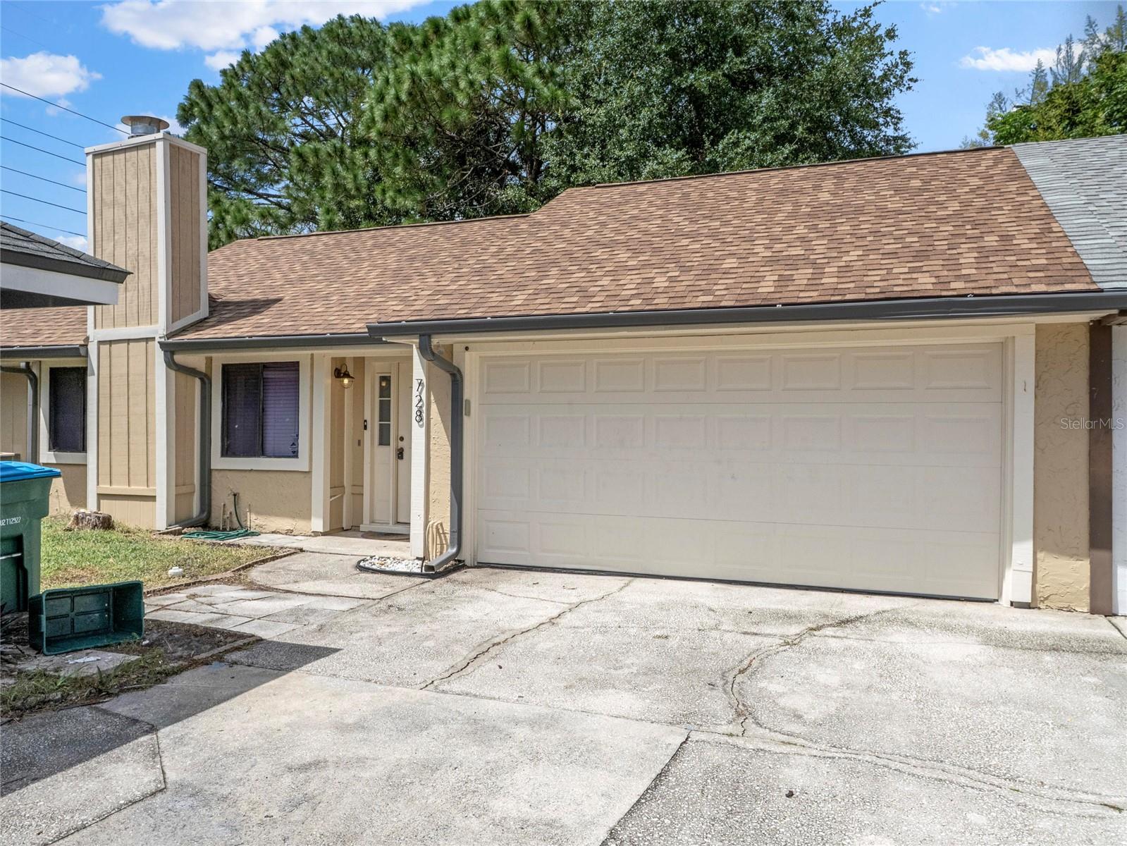 728 RIDGEWOOD WAY
