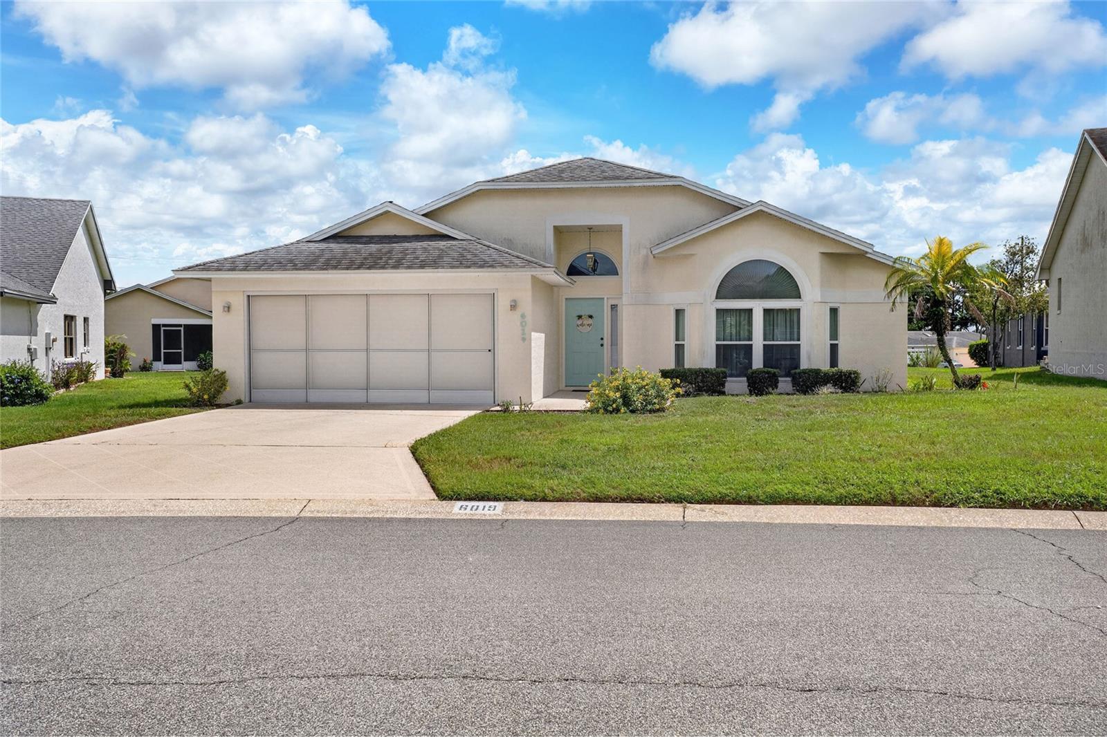 Listing photo 2 for 6019 Condor Dr