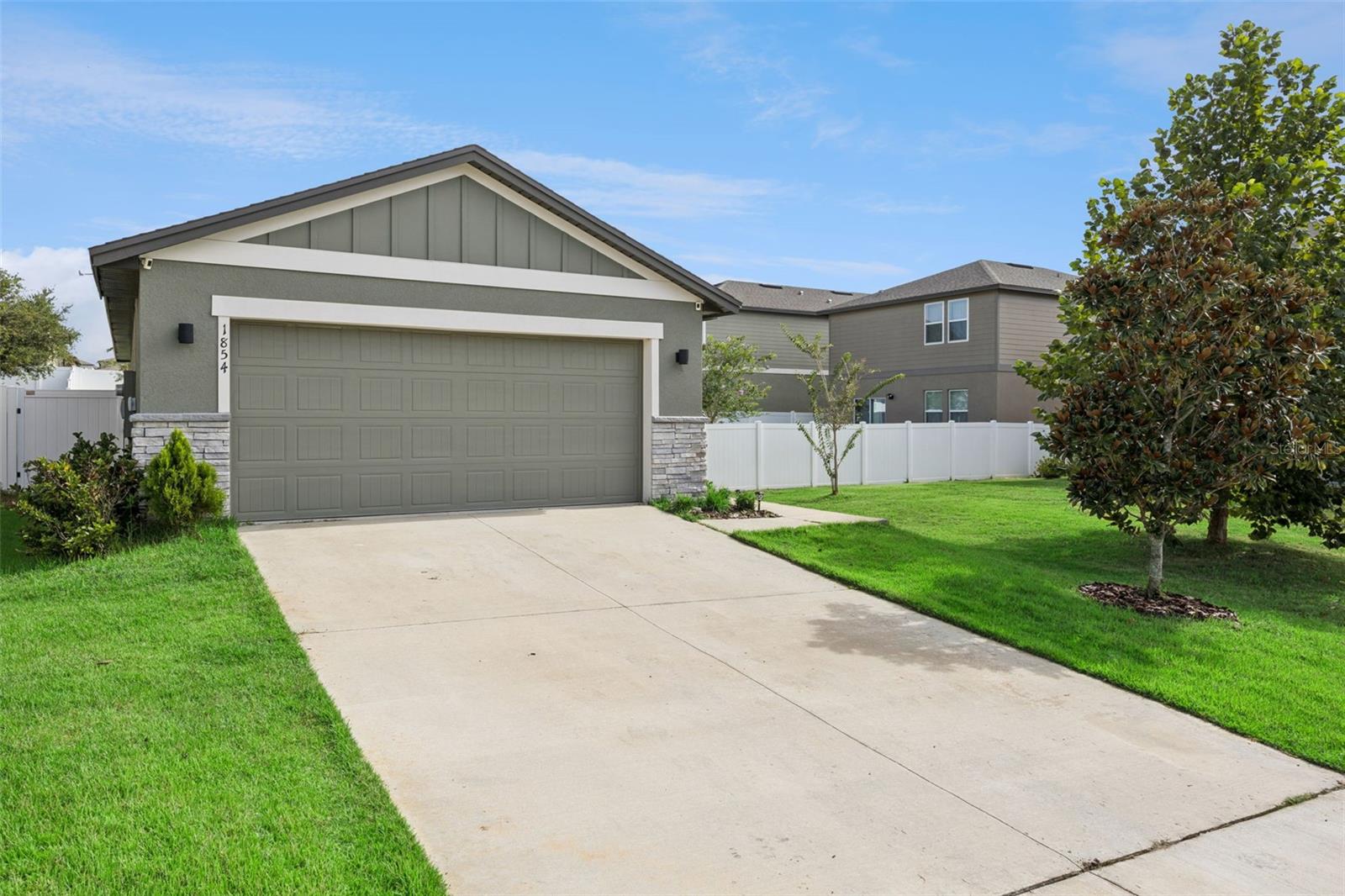 Listing photo 3 for 1854 Sundance Chase Rd