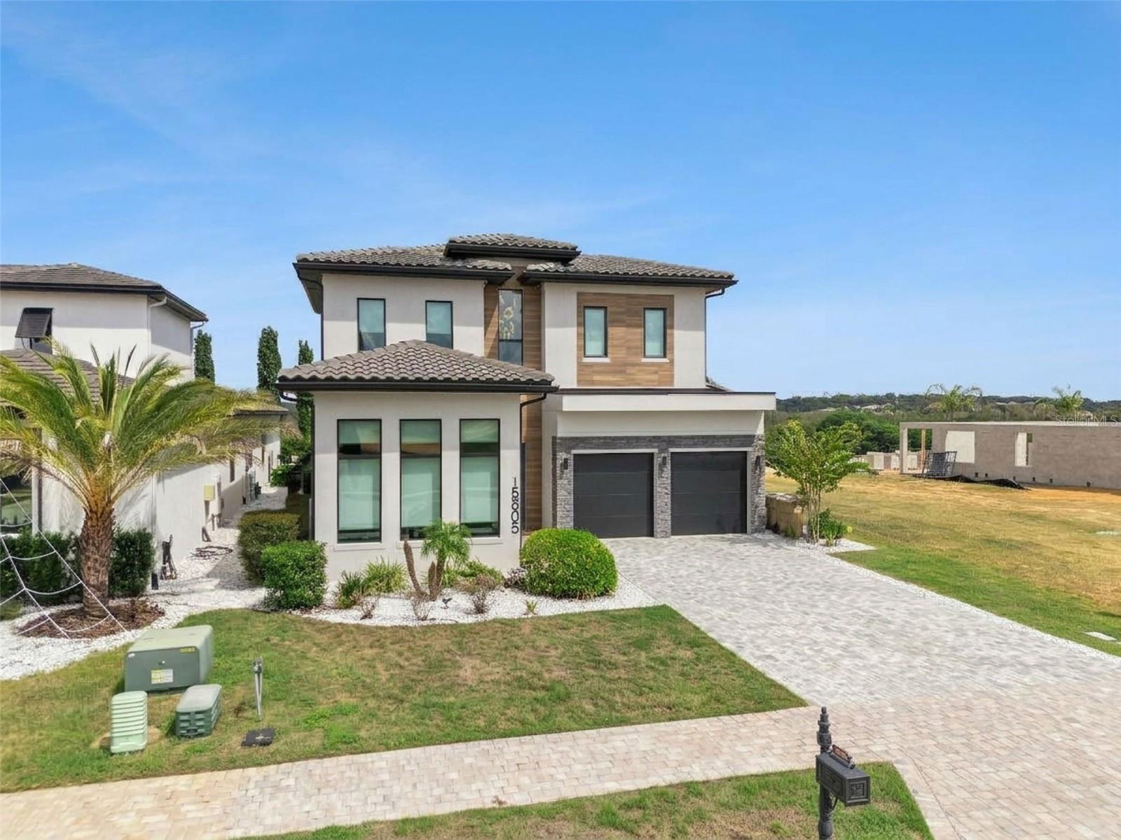 Listing photo 2 for 15805 Vetta Dr