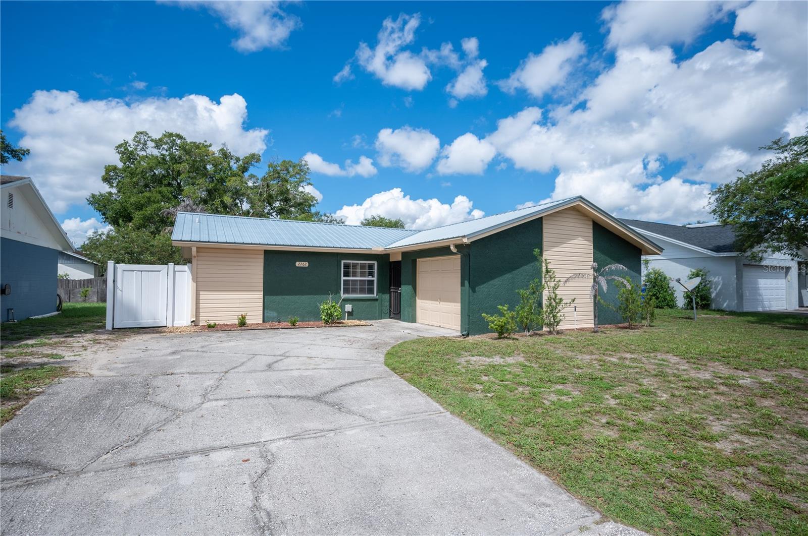 Listing photo 2 for 2262 Honeycomb Ln