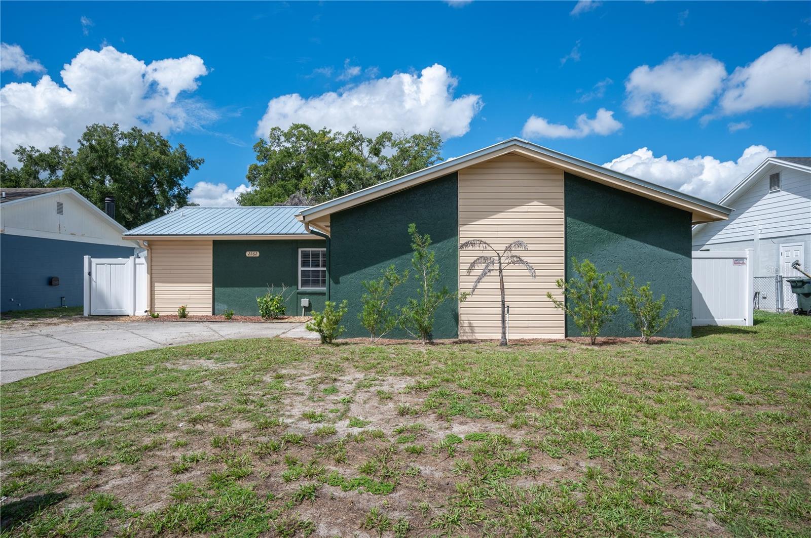 Listing photo 1 for 2262 Honeycomb Ln