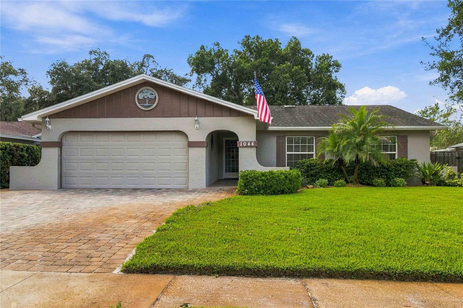 1044 FOREST CIRCLE