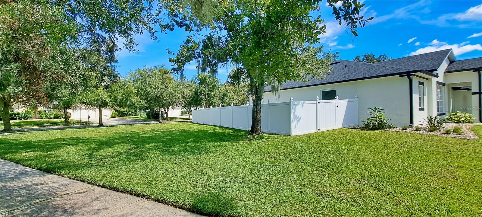 Listing photo 2 for 313 Merin Ct