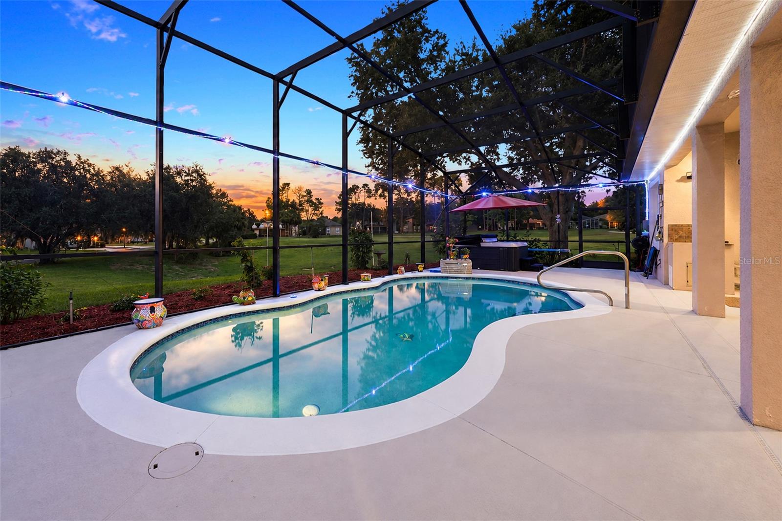 Listing photo 3 for 1562 Kennesaw Dr