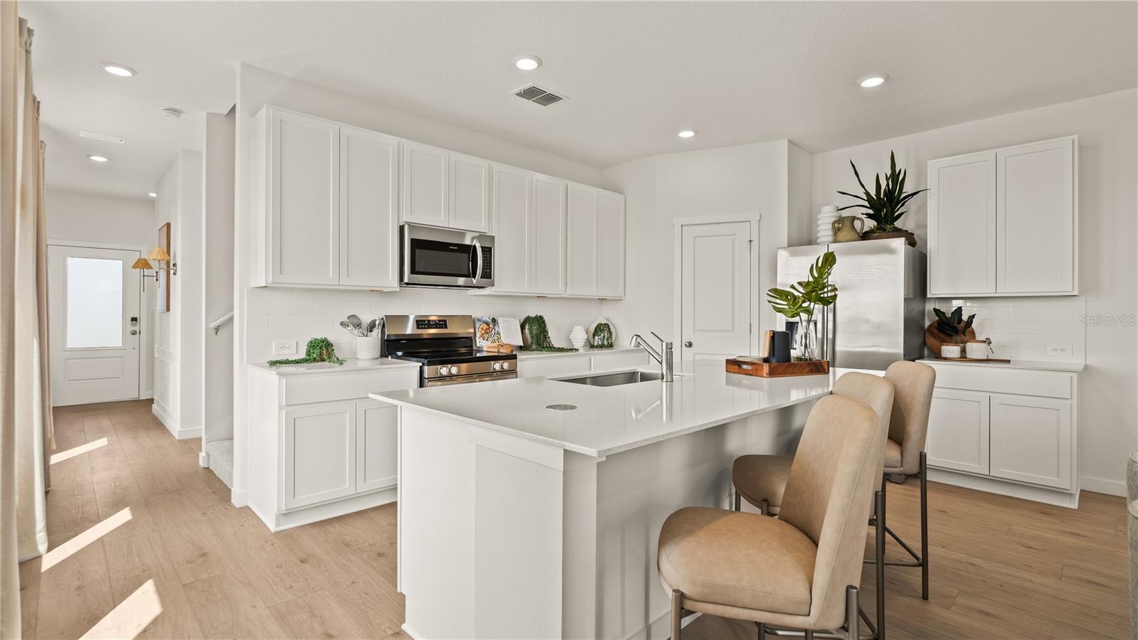 Listing photo 2 for 1808 Mystic Ave