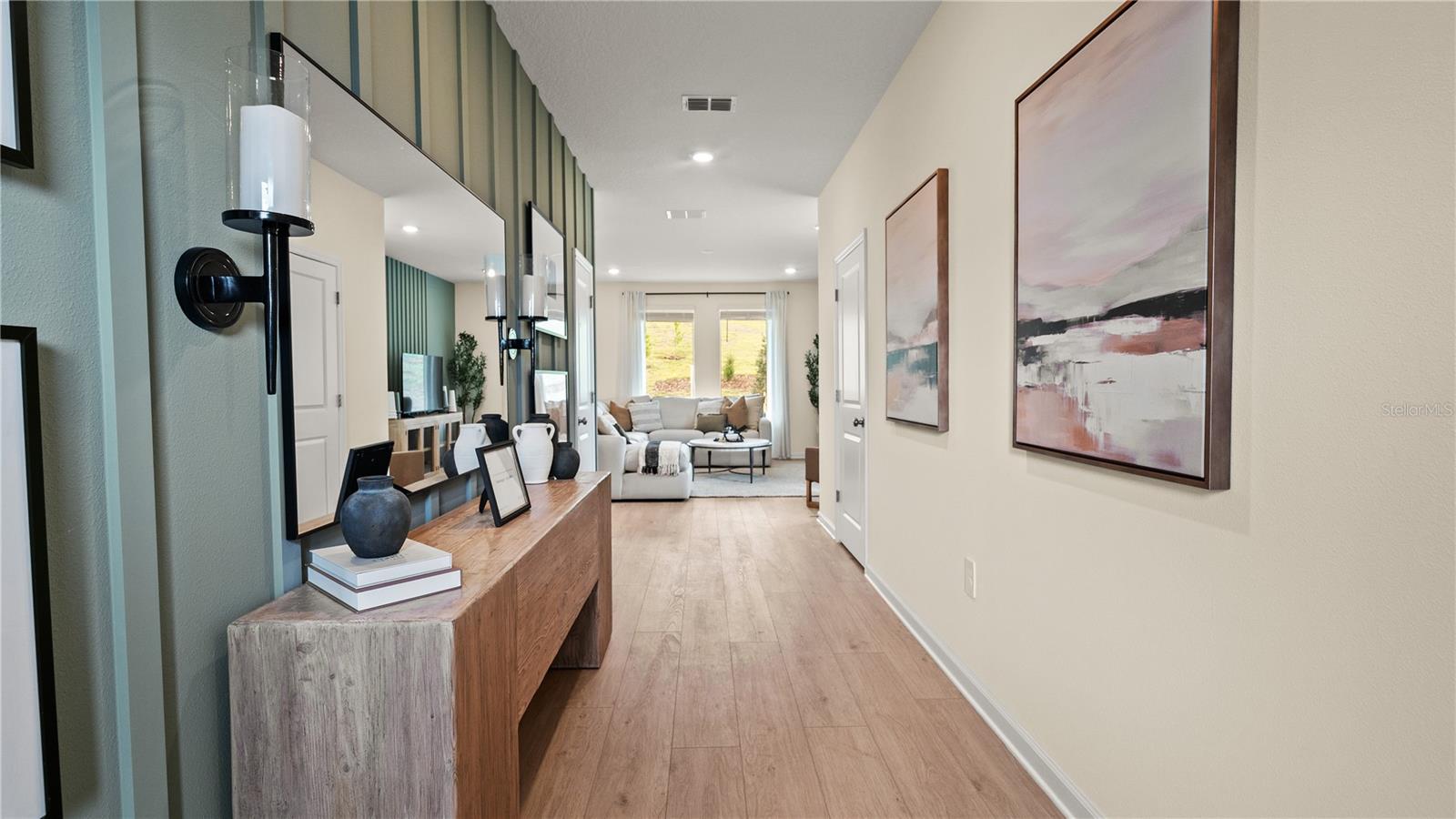 Listing photo 2 for 1953 Fieldstone St