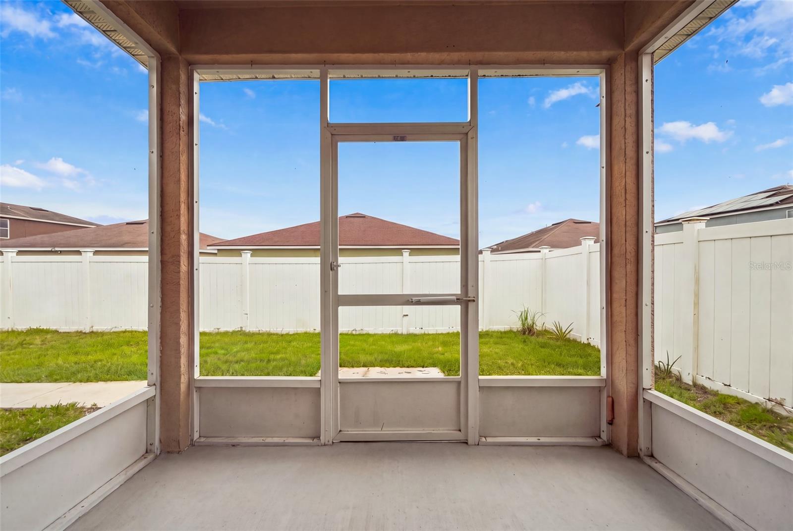 Listing photo 3 for 255 Haines Blvd