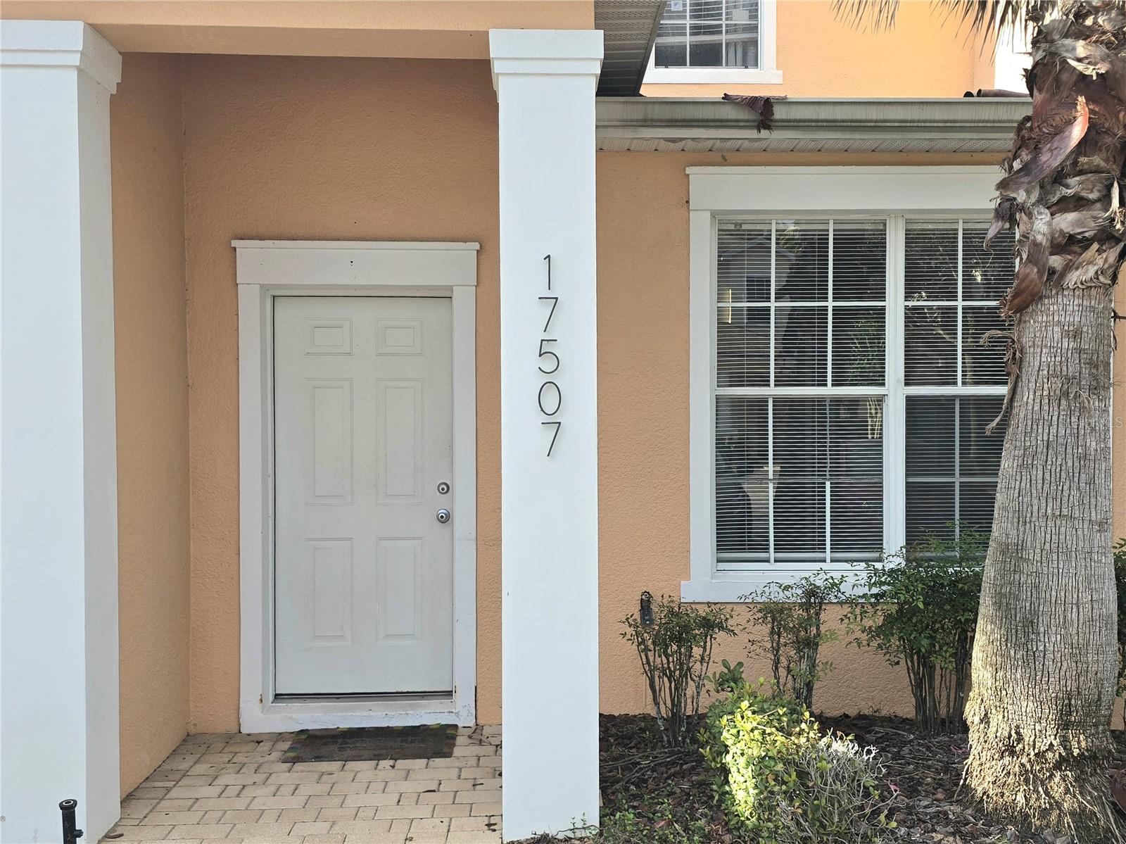 Listing photo 3 for 17507 Blessing Dr