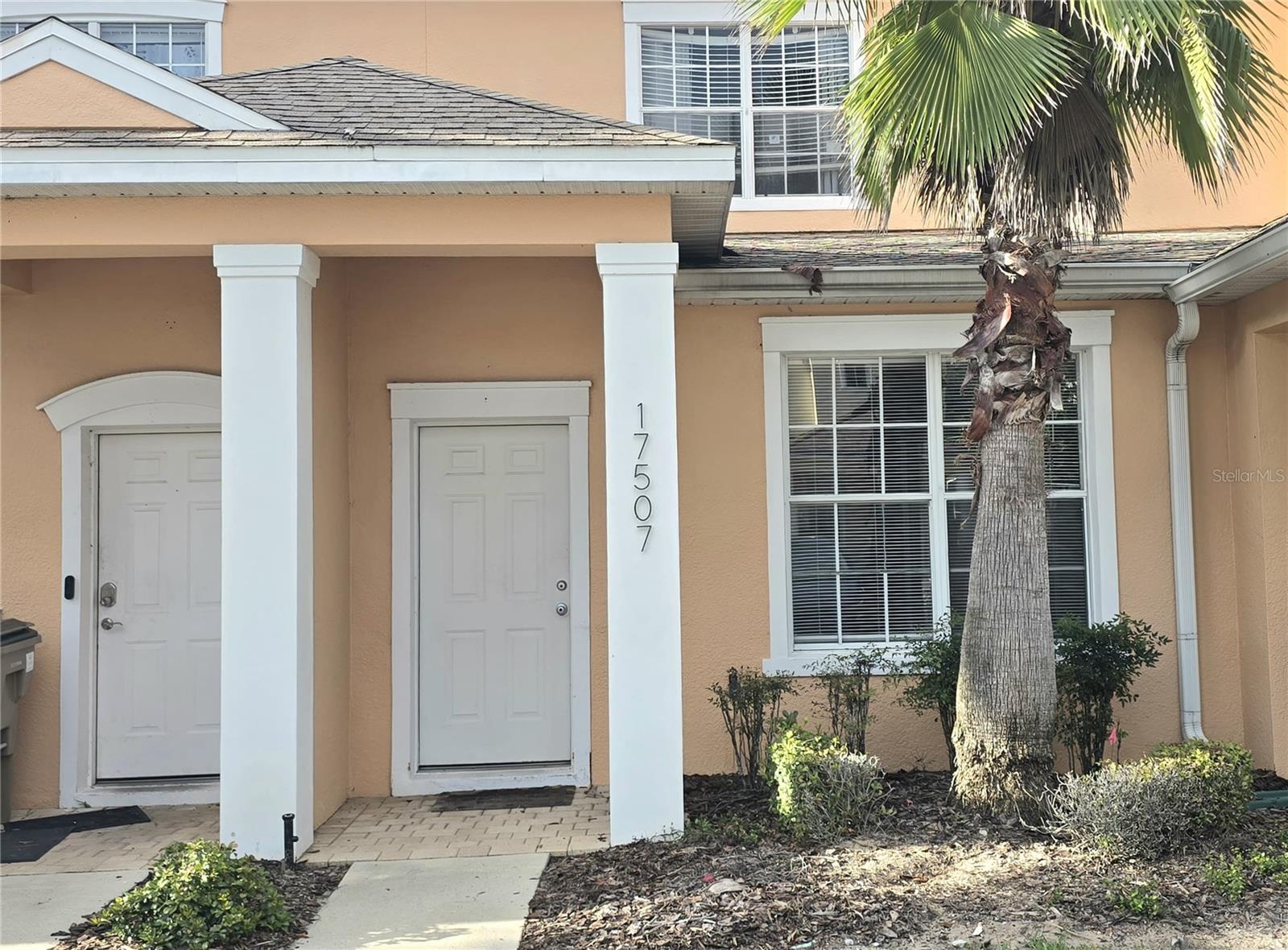 Listing photo 2 for 17507 Blessing Dr