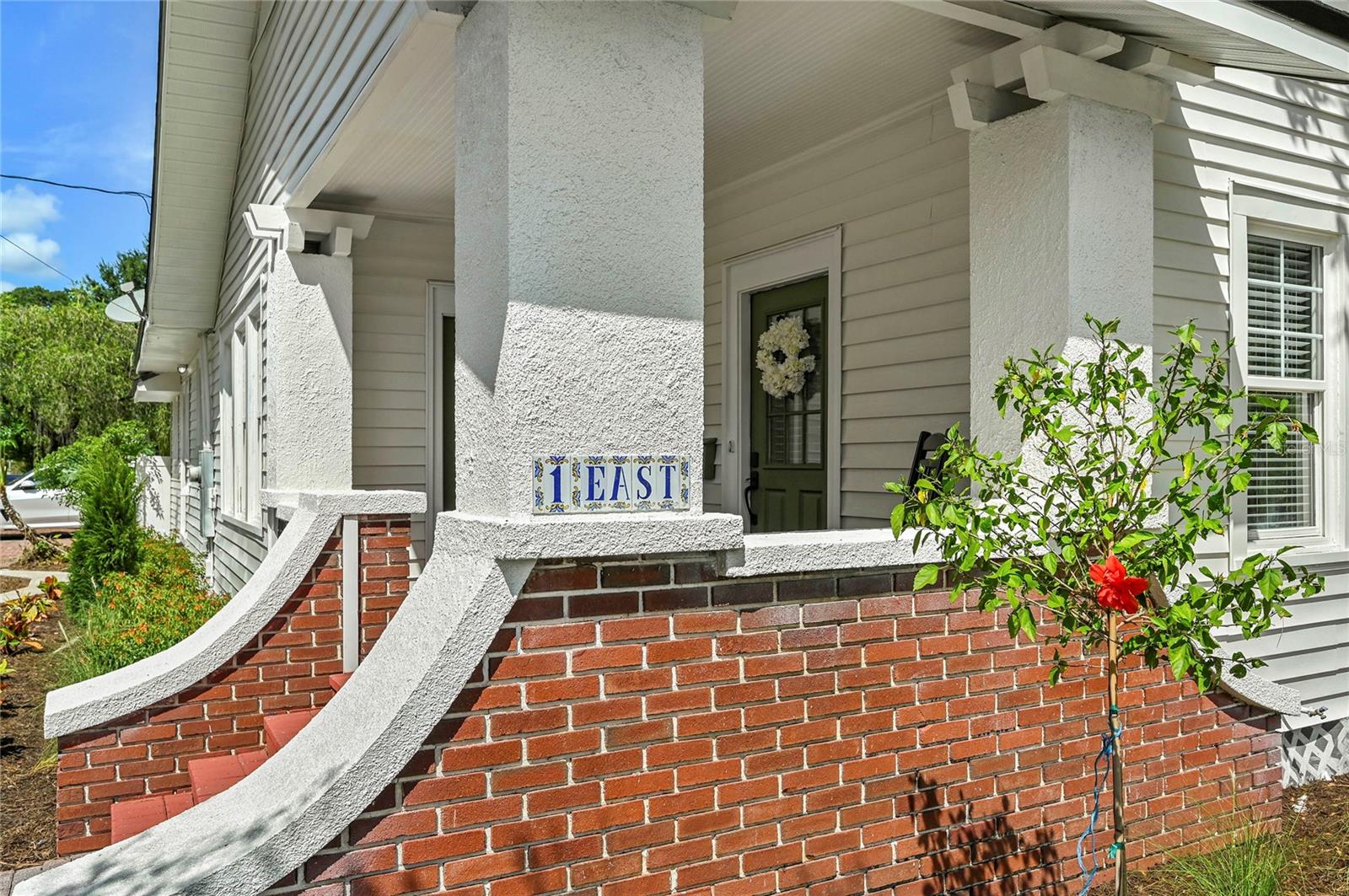 Listing photo 3 for 1 E Princeton St