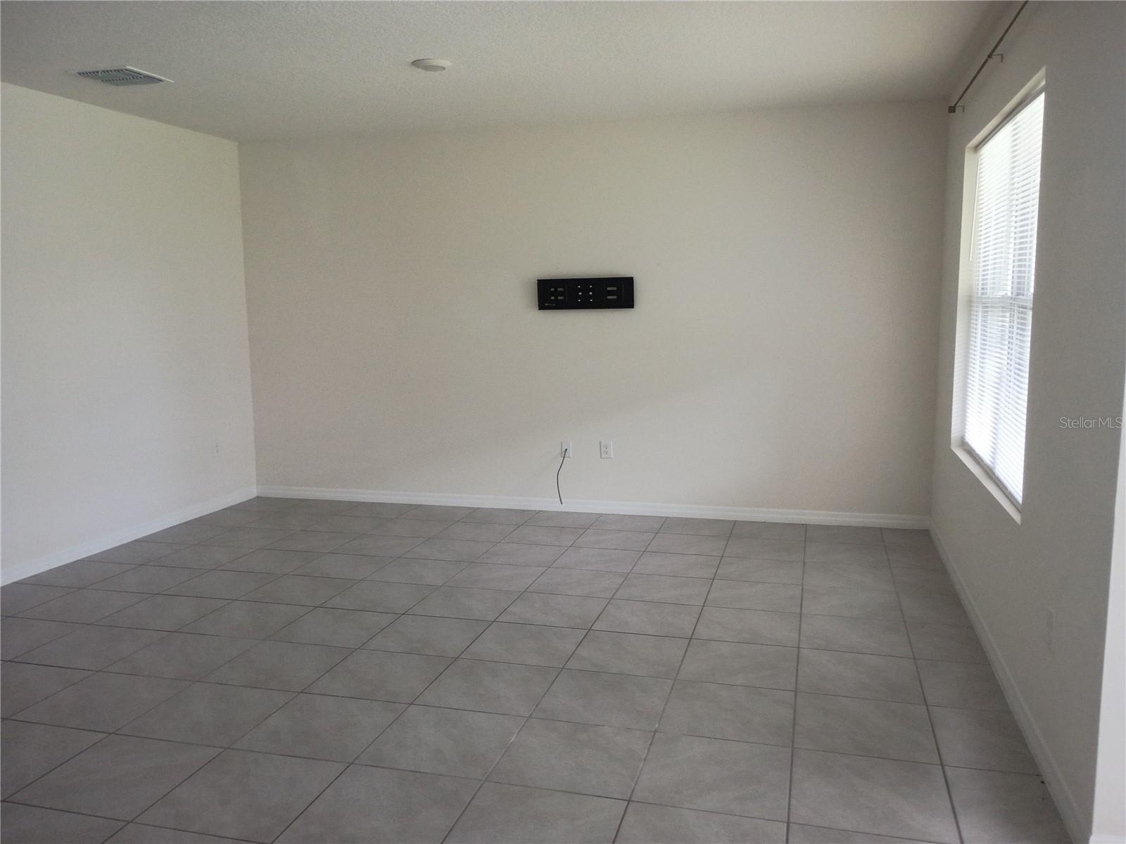 Listing photo 2 for 2637 Rowan St
