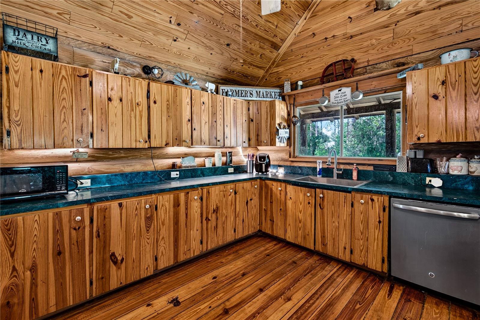 Listing photo 3 for 22932 Will Murphy Rd