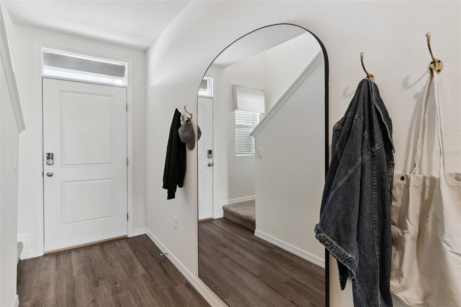 Listing photo 2 for 1532 Robin St