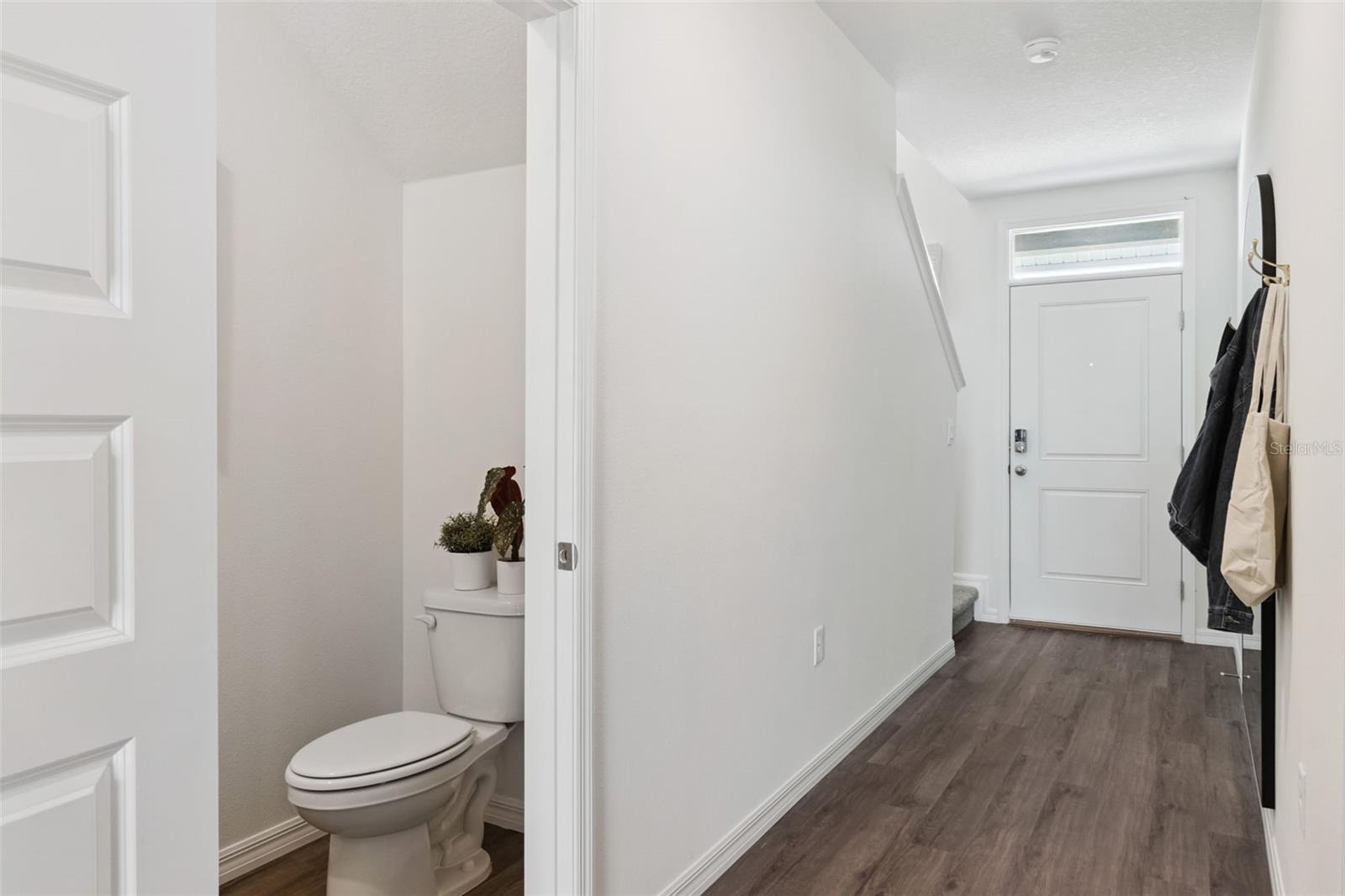 Listing photo 3 for 1532 Robin St