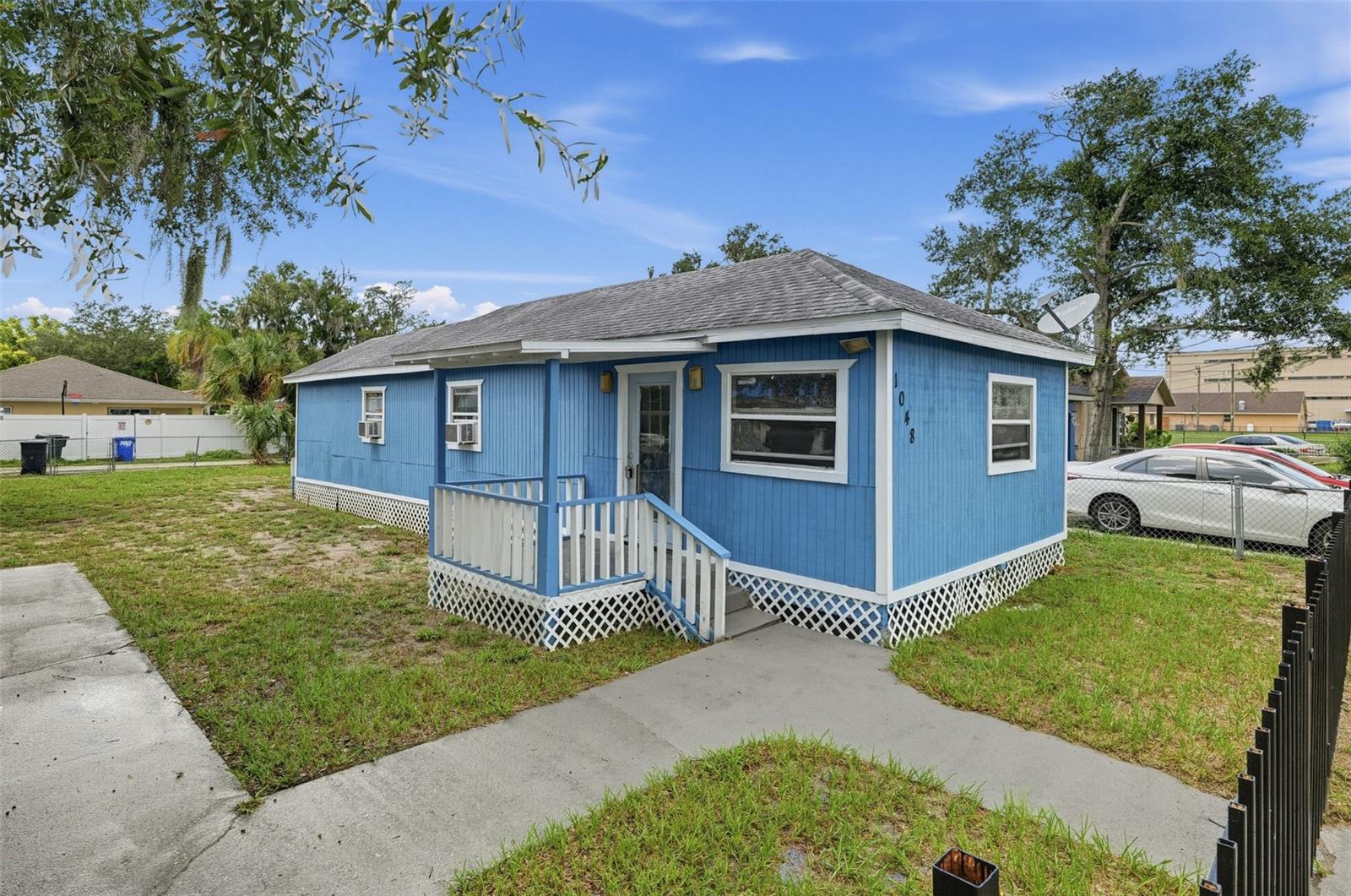 Listing photo 1 for 1048 N Missouri Ave