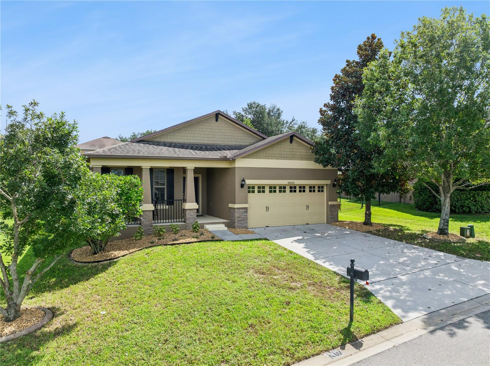 Listing photo 2 for 30022 Donnington Loop
