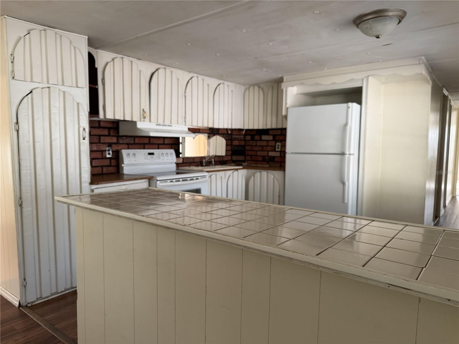 Listing photo 2 for 36441 West Dr