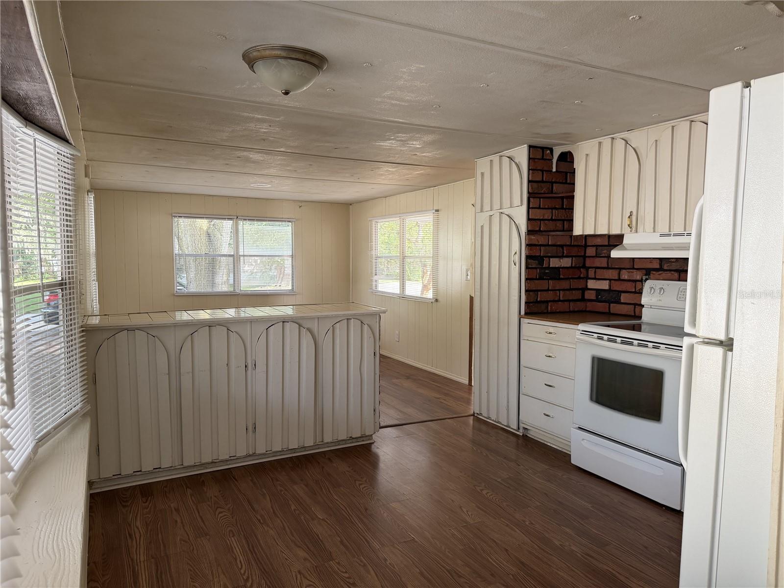 Listing photo 3 for 36441 West Dr