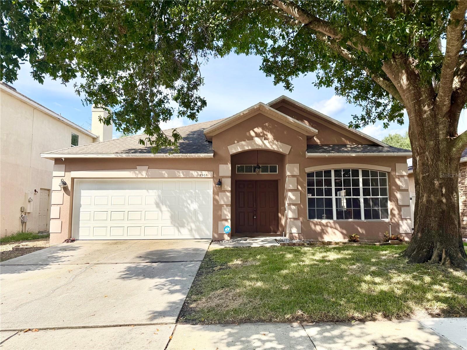 Listing photo 1 for 3961 Shawn Cir