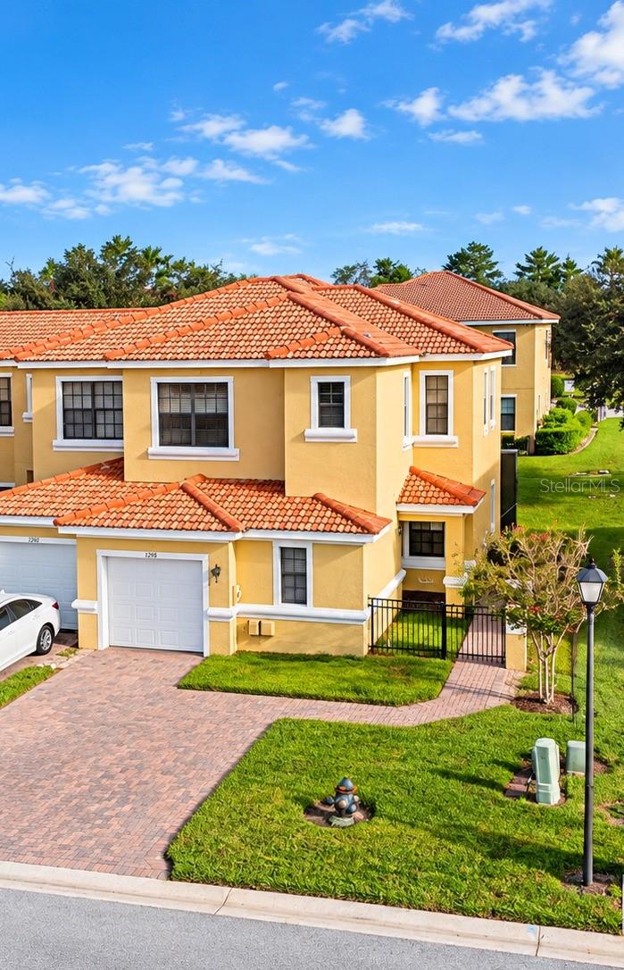 Listing photo 3 for 1298 Clove Dr