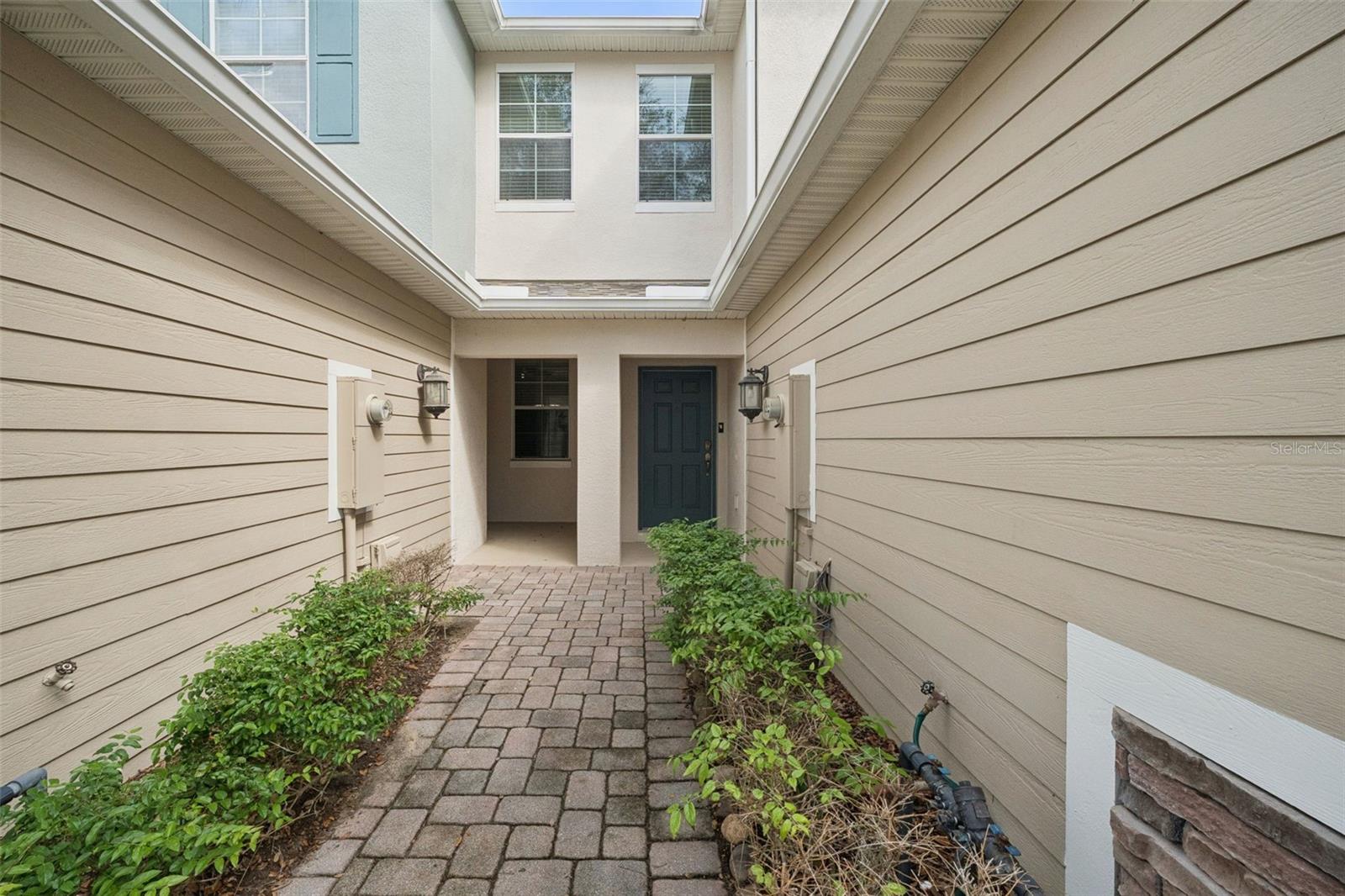 Listing photo 2 for 15515 Campden St