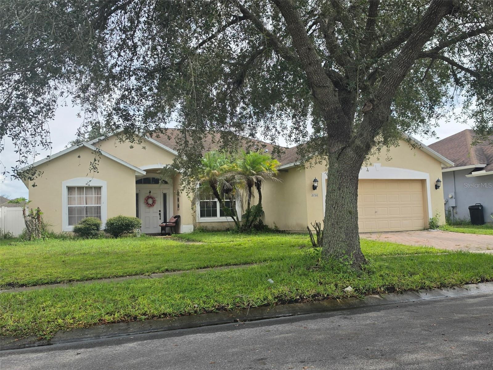 Listing photo 1 for 2736 Patrician Cir