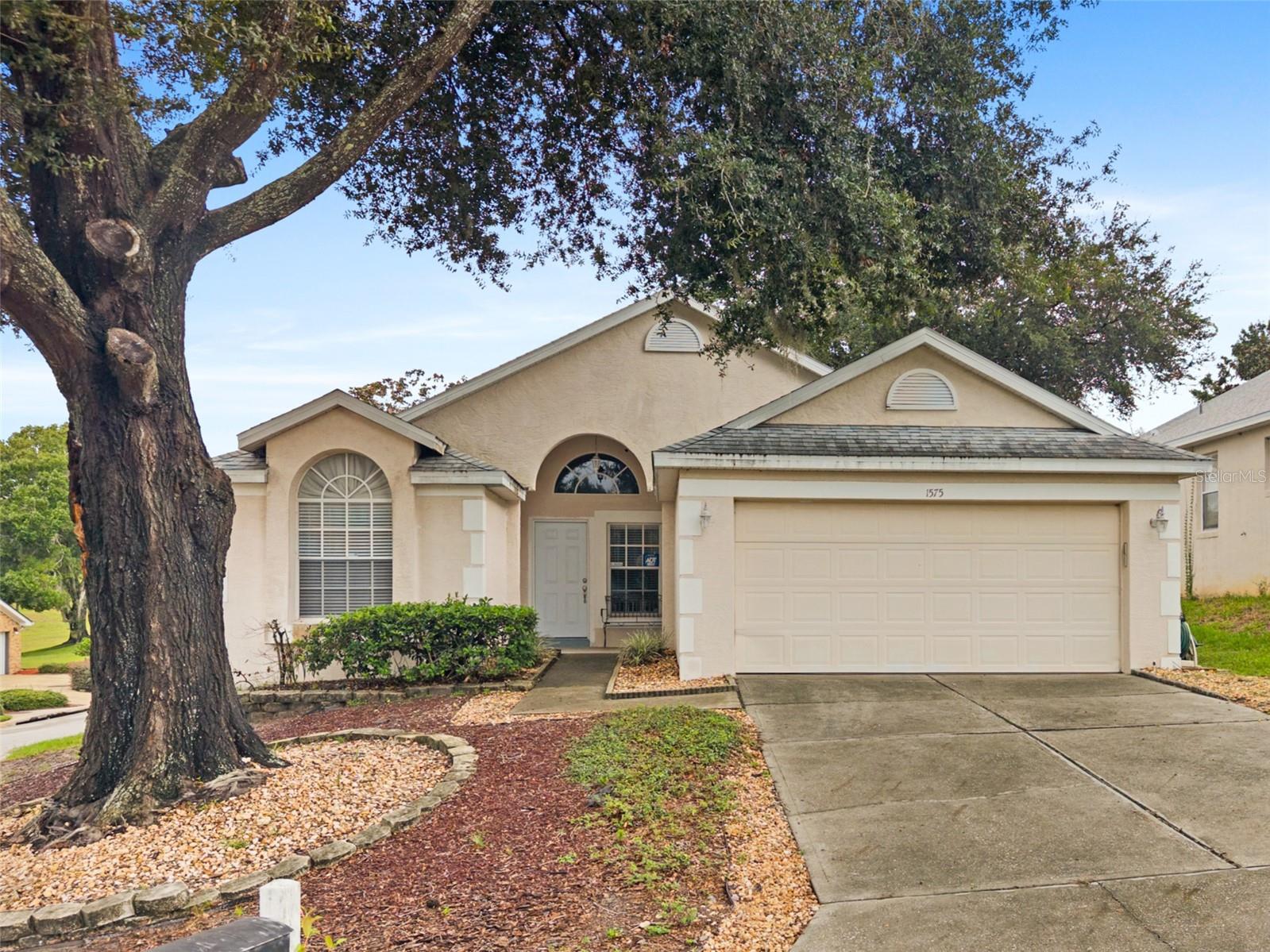 Listing photo 1 for 1575 Golfside Village Blvd