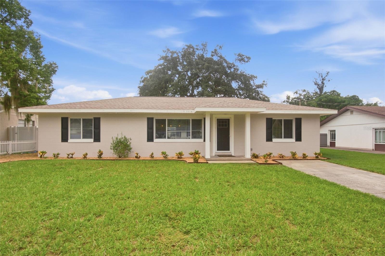 Listing photo 1 for 930 Dora Ave