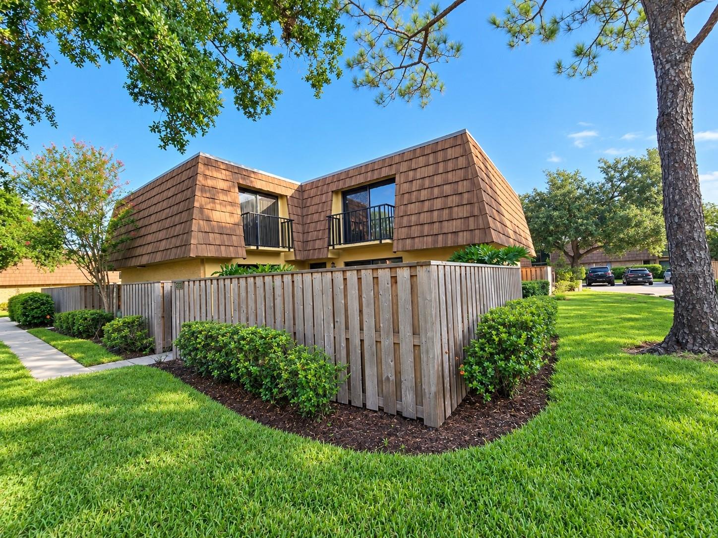 Listing photo 1 for 5280 Coral Ct #614