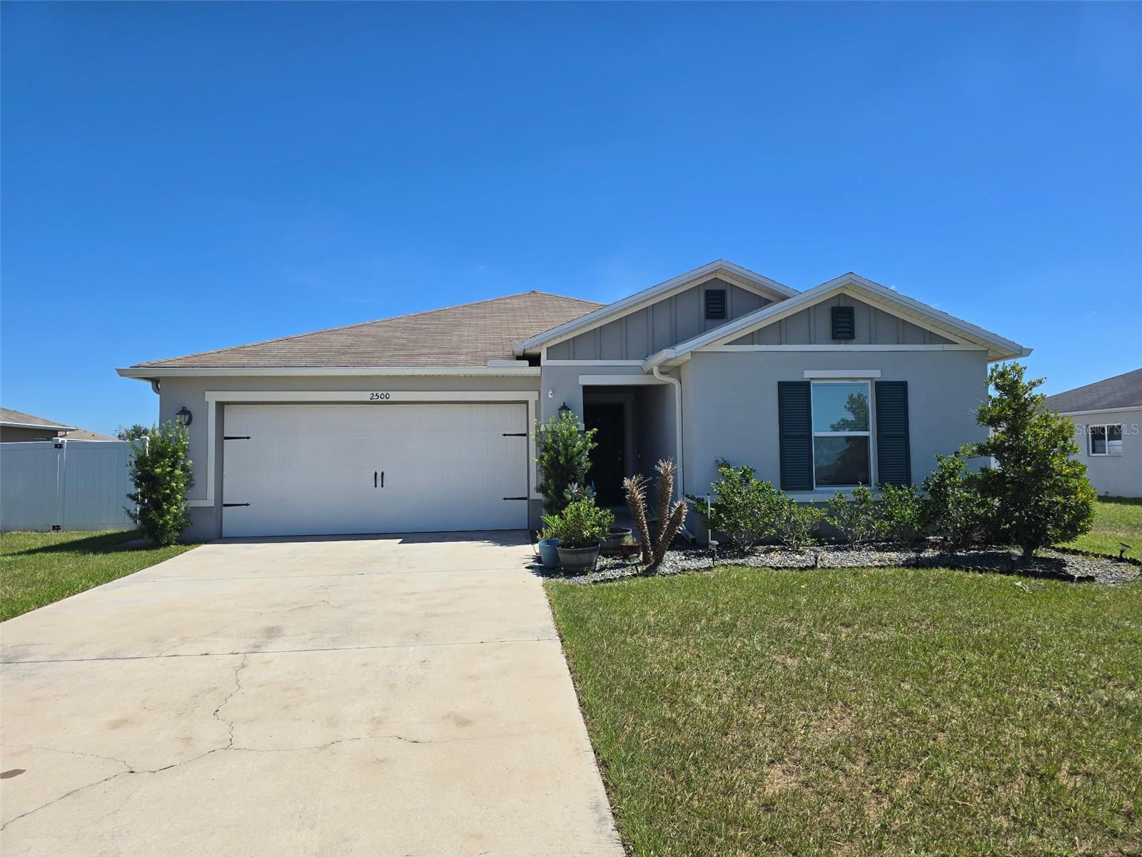 Listing photo 1 for 2500 Begonia St