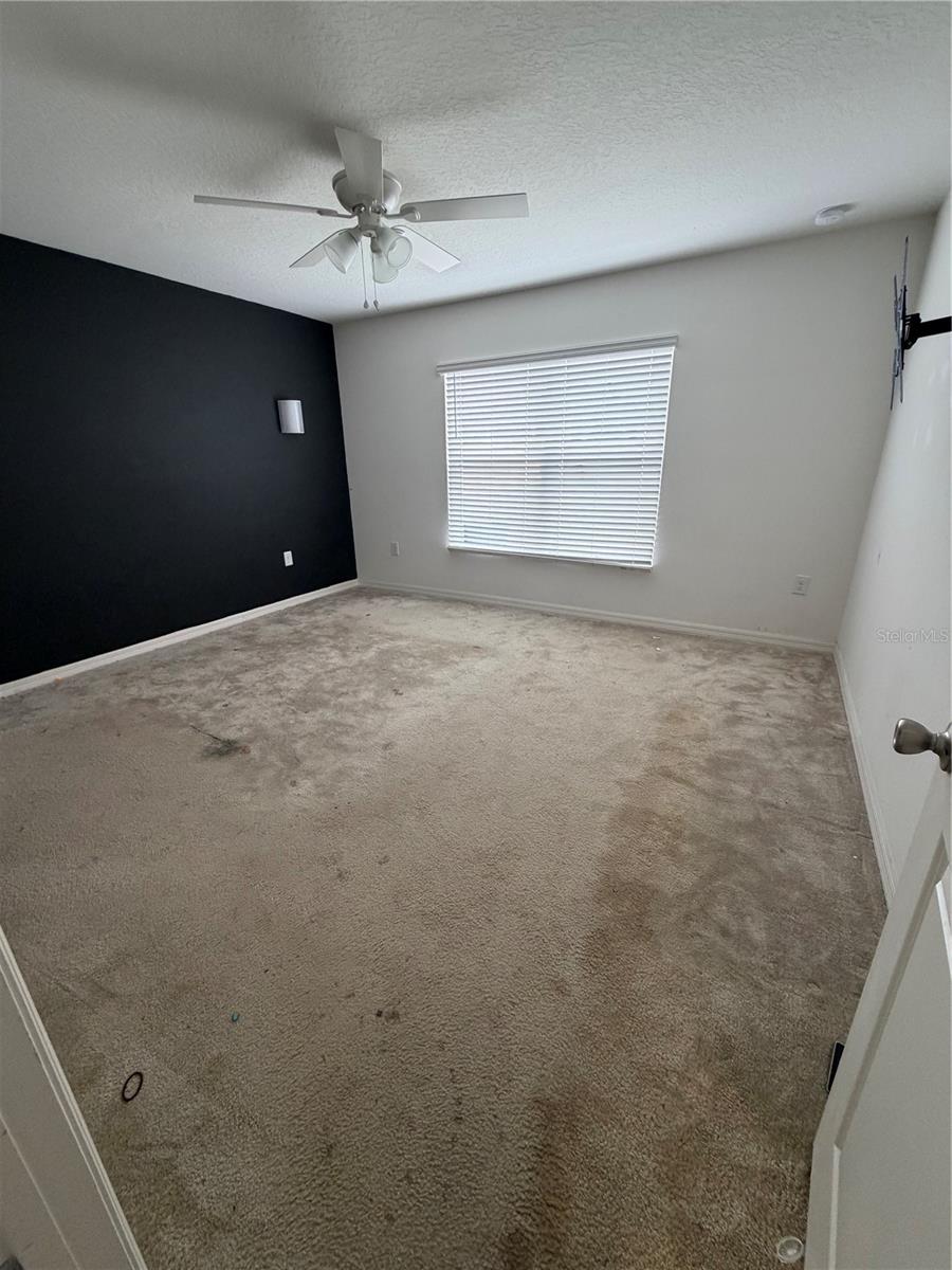 Listing photo 3 for 2500 Begonia St