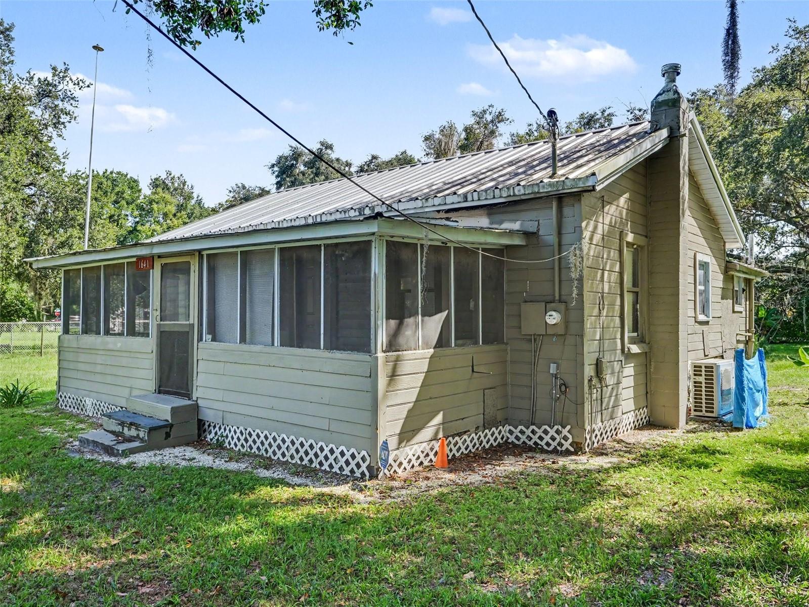1641 VINTAGE STREET