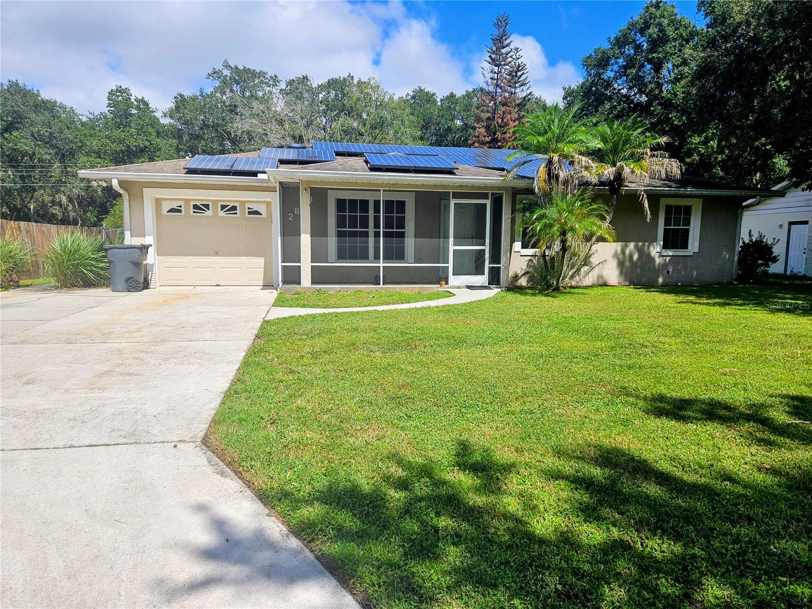 Listing photo 1 for 2840 Delrose Dr N