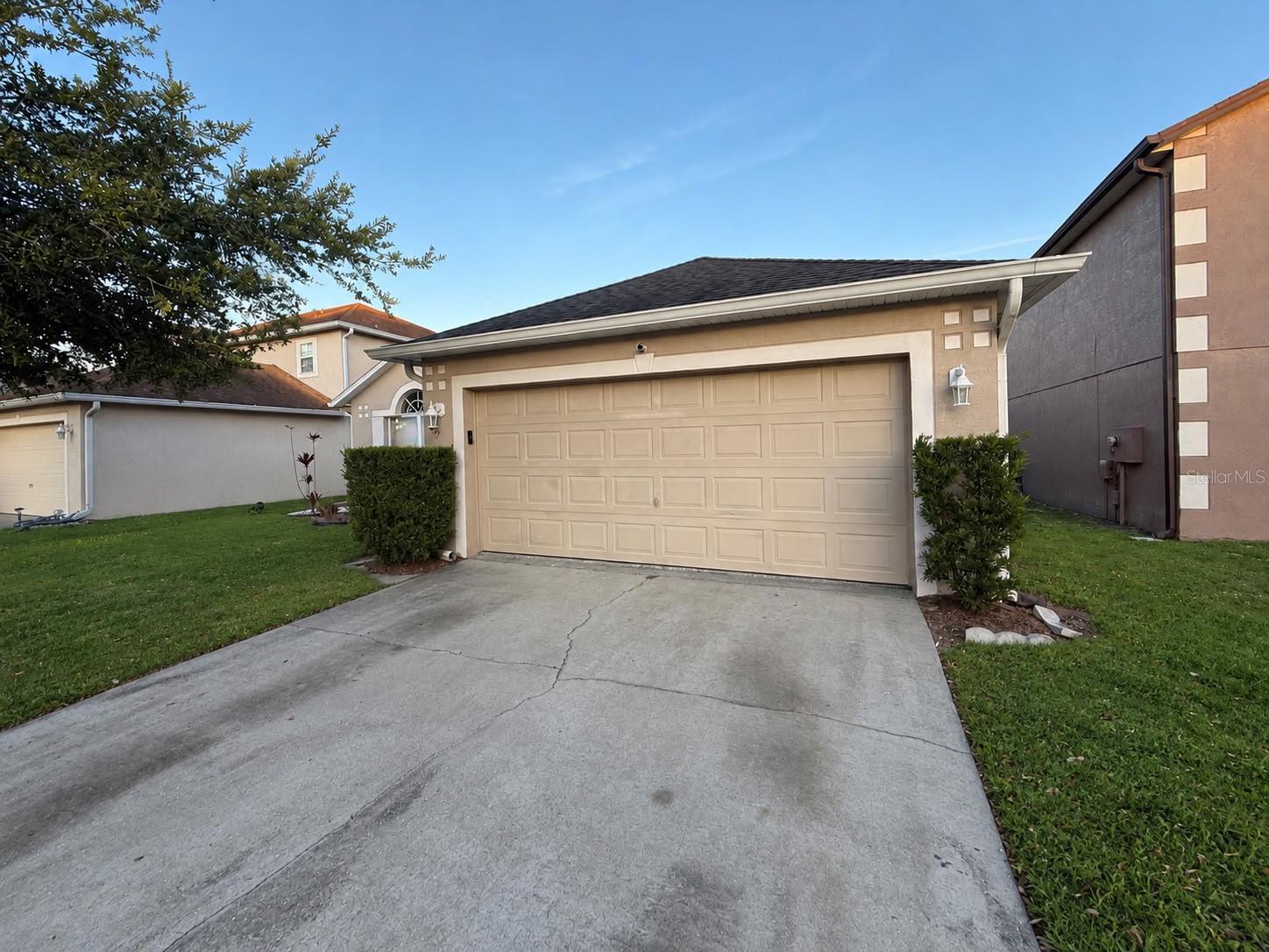 Listing photo 3 for 11857 Pethrick Dr