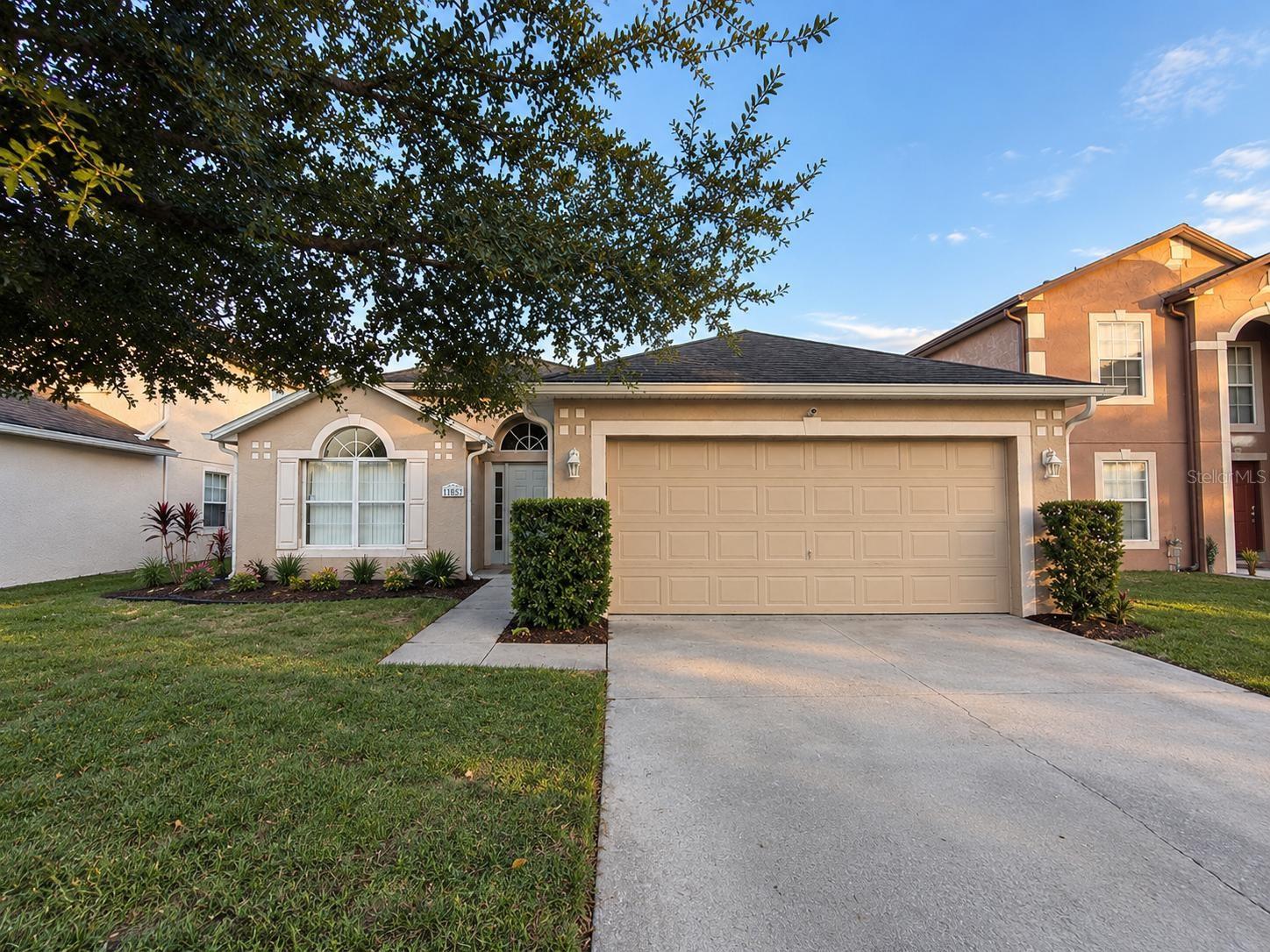 Listing photo 1 for 11857 Pethrick Dr