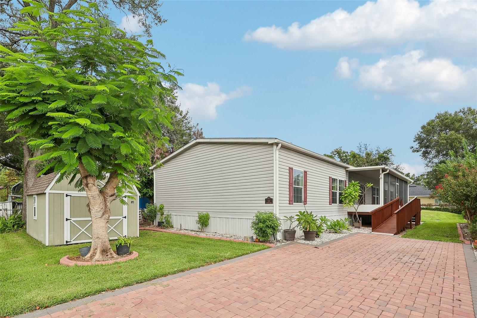 Listing photo 1 for 113 2nd St