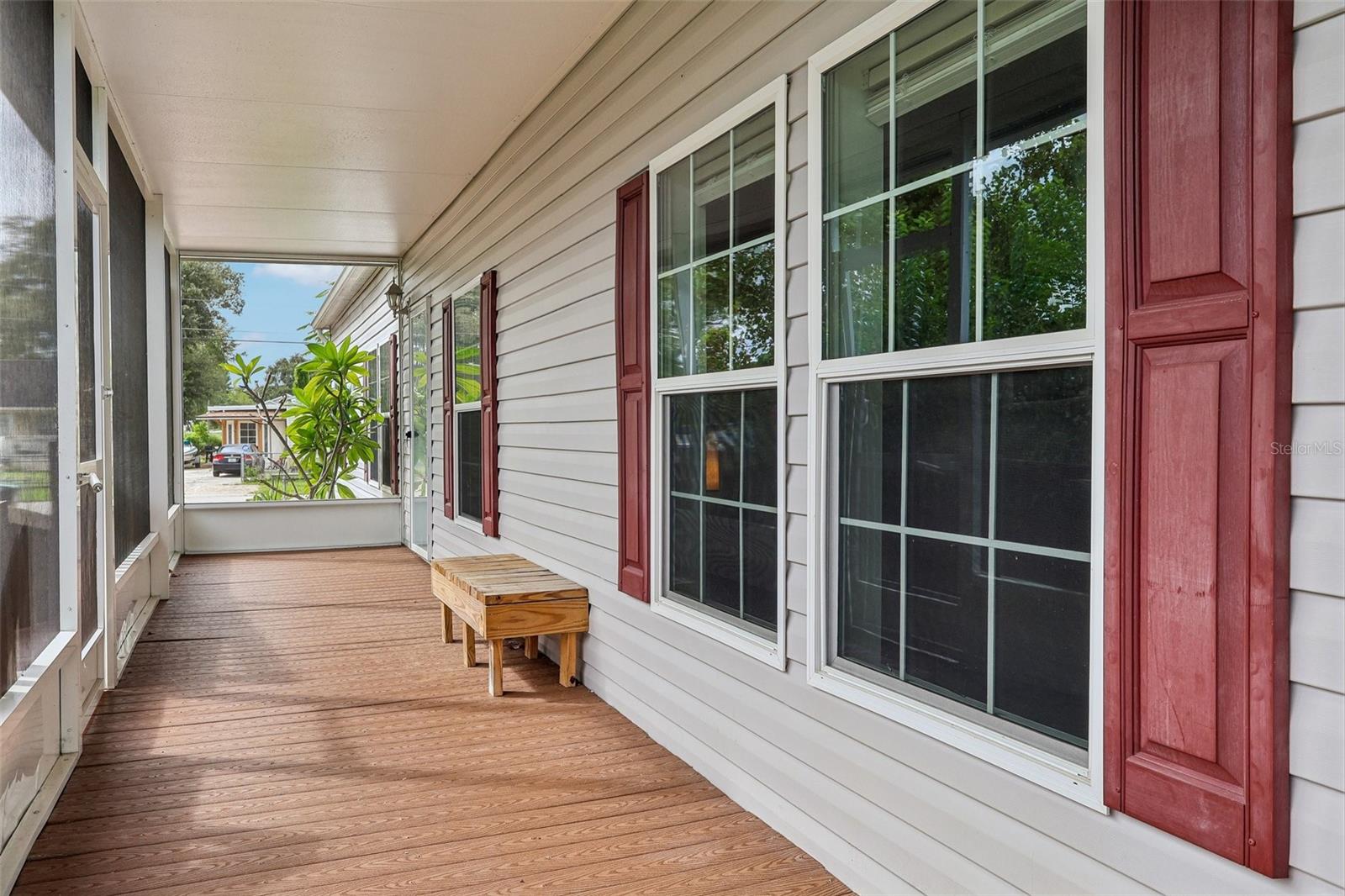 Listing photo 3 for 113 2nd St