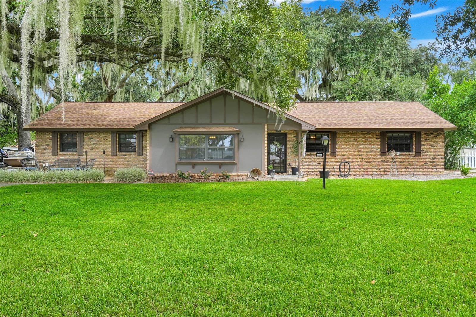 Listing photo 2 for 31946 Harris Rd
