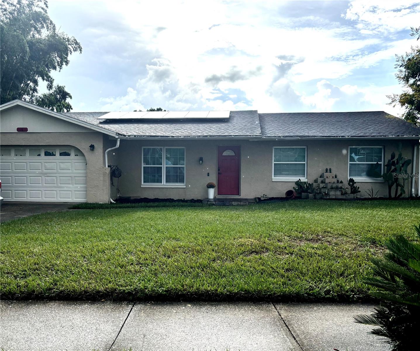 Listing photo 1 for 107 Sunset Dr